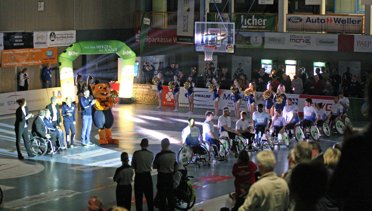 Beste Atmosphäre in der August-Bebel-Sporthalle (Fotos: Armin Diekmann). Beste Atmosphäre in der August-Bebel-Sporthalle (Fotos: Armin Diekmann).