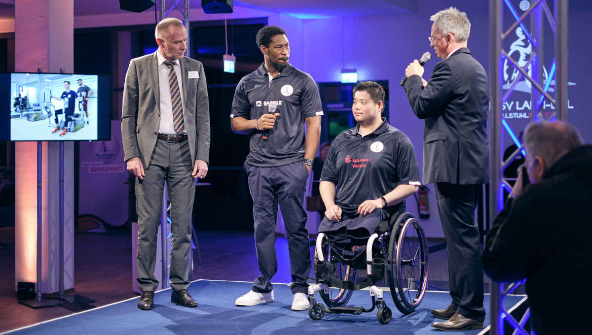 Dr. Nobert Köneke, Brian Bell und Hiroaki Kozai im Gespräch mit Sebastian Mende.