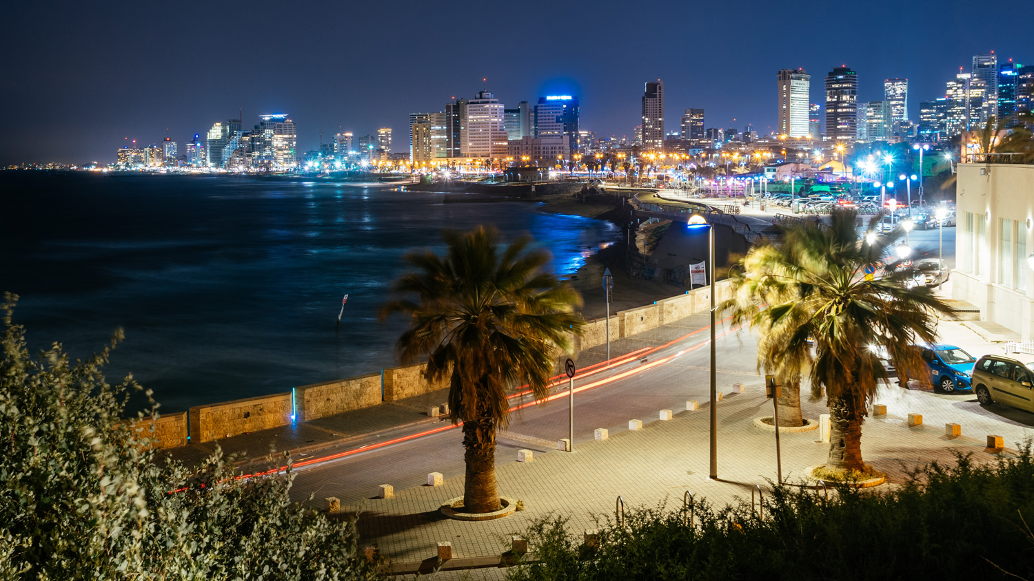 Tel_Aviv_at_night_cityscape